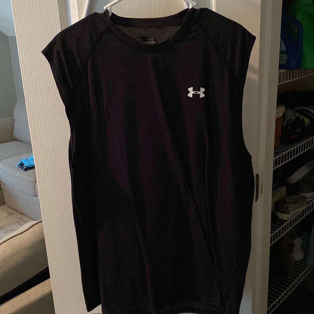 Mens XL sleeveless Under Armour tshirt
